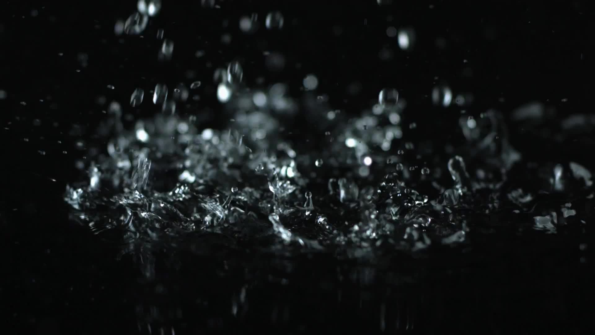 下大雨雨水滴落动画特效视频素材