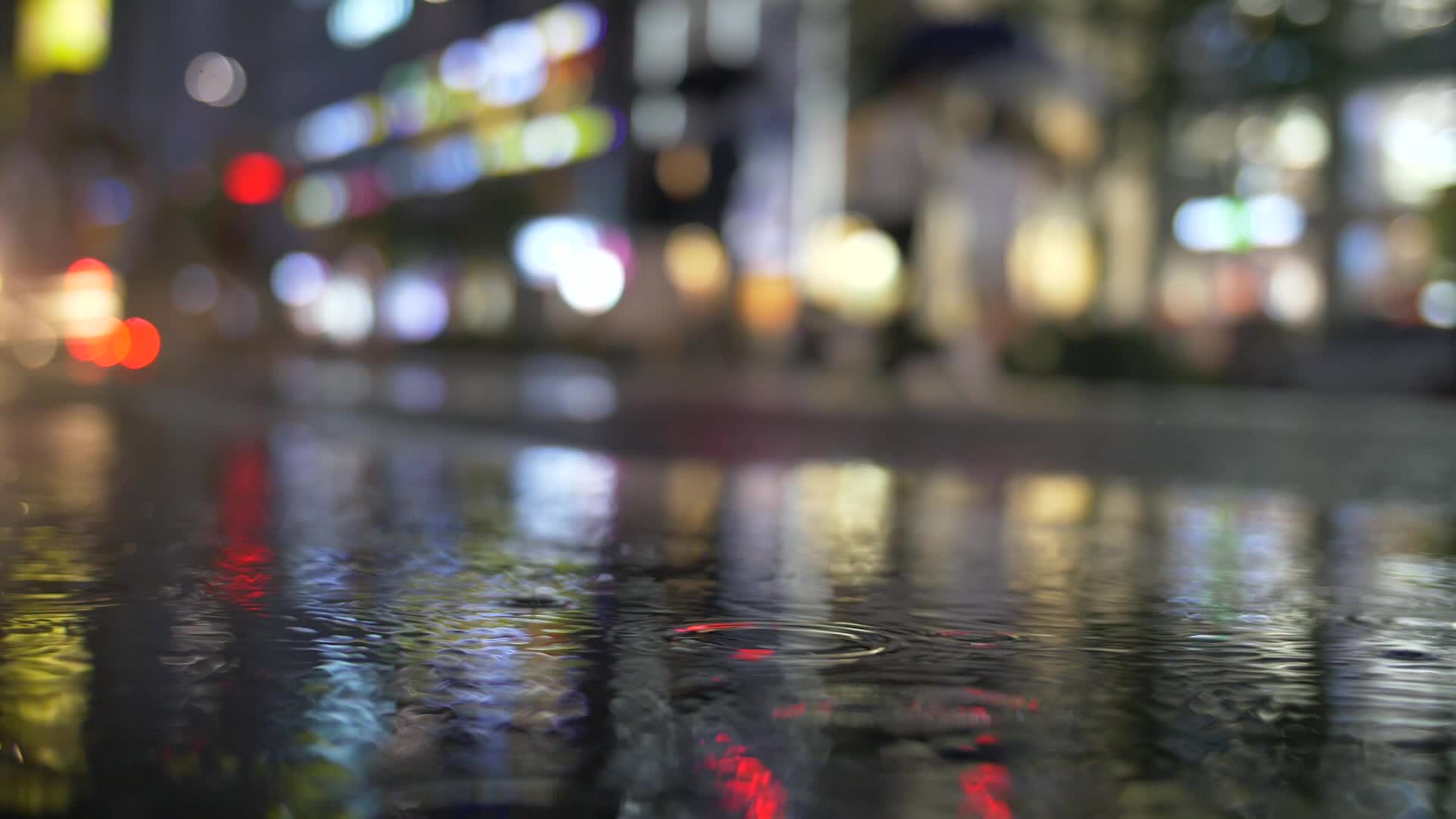 下雨城市夜景