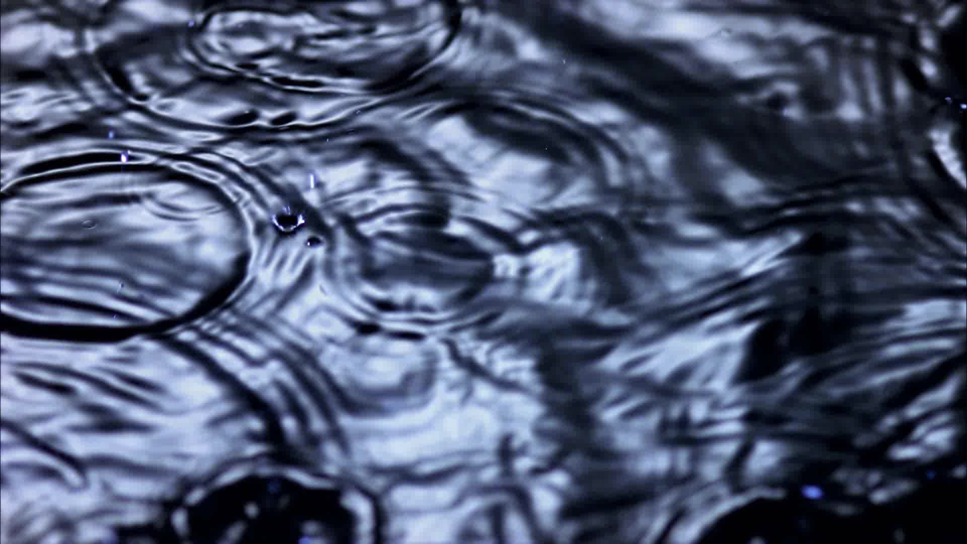 下雨雨水滴落特效视频素材