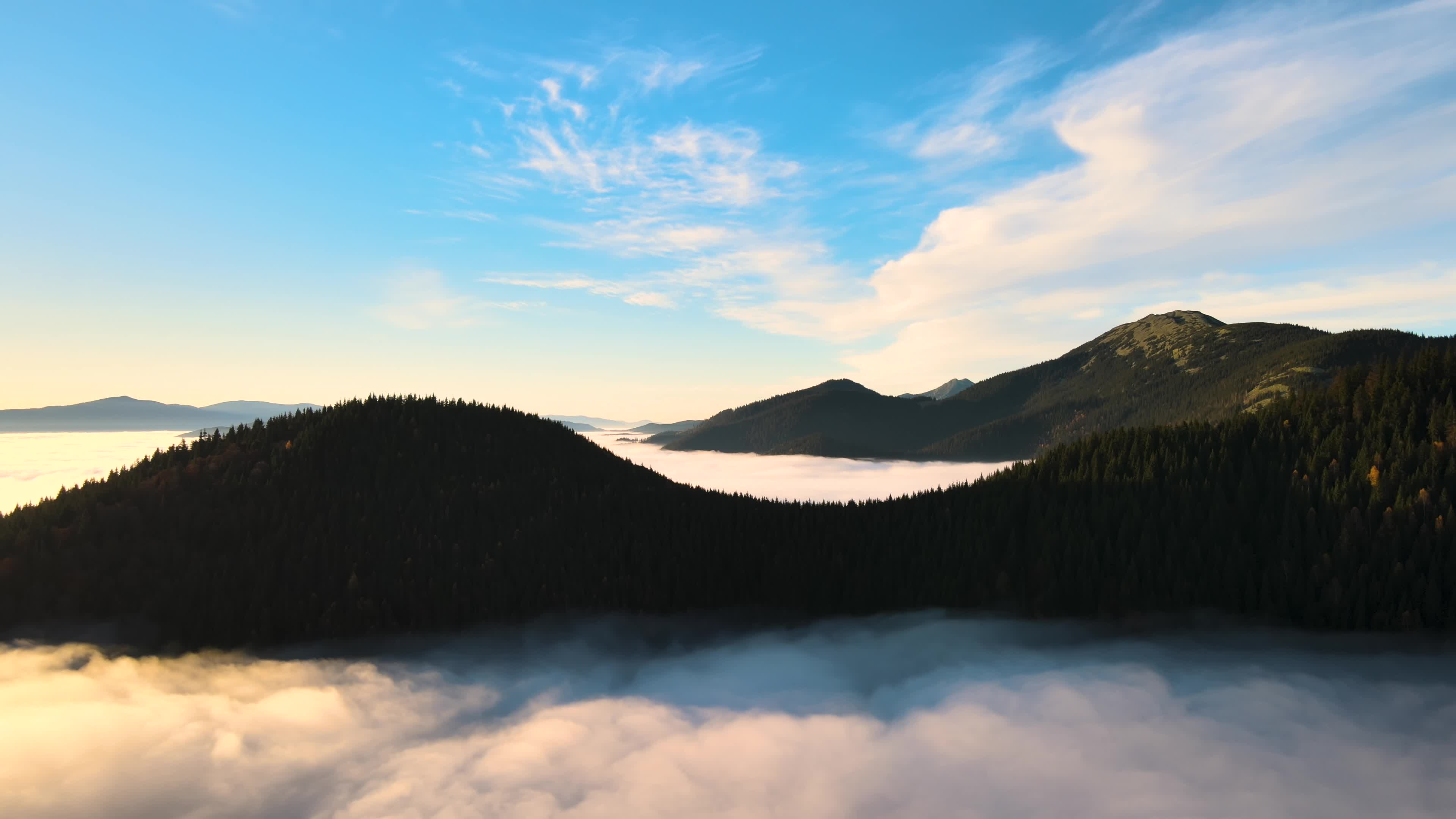 群山云雾大自然风景